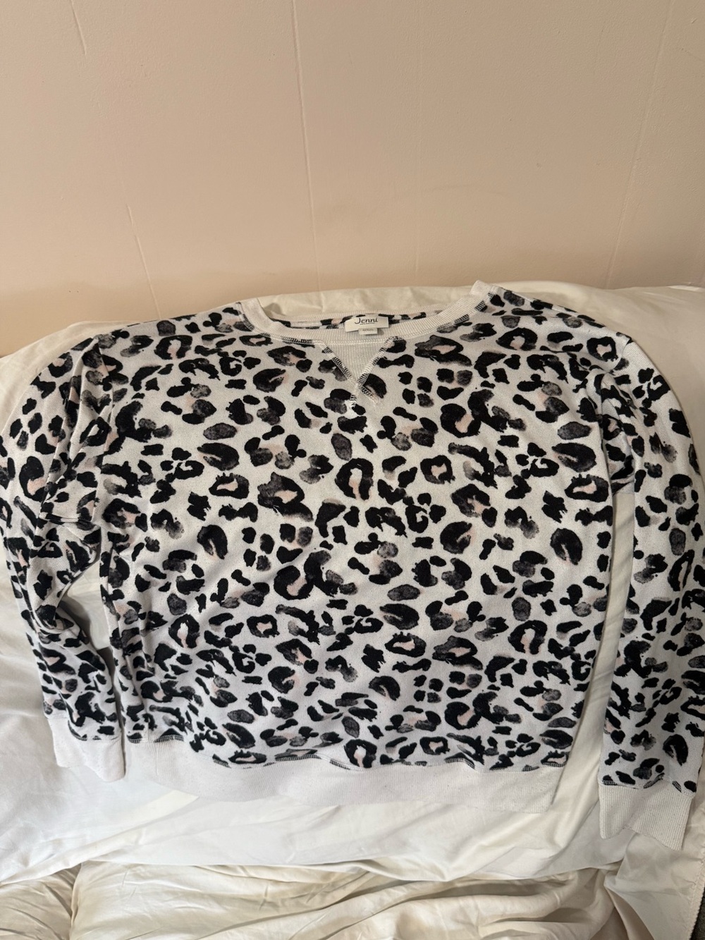 Leopard Print Pullover Sweatshirt in White and Black